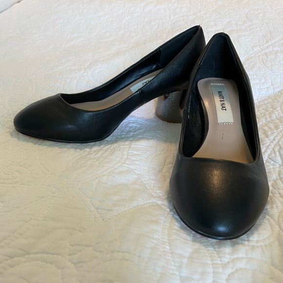 Matt & Nat Pumps size 7-8 - Picture 2 of 9